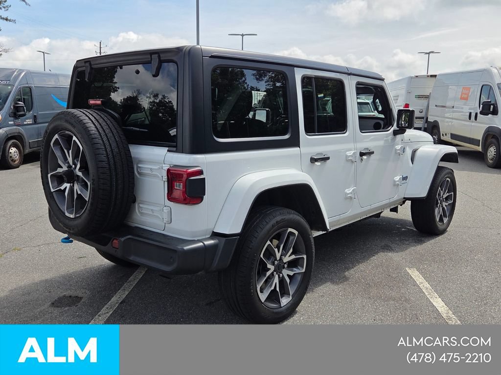 Used 2024 Jeep Wrangler Unlimited w/ Convenience Group AWD/4WD image 16