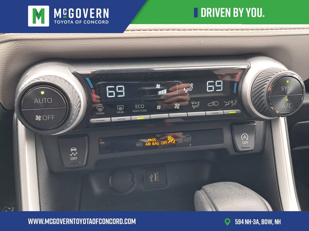 Used 2024 Toyota RAV4 XLE AWD/4WD image 32