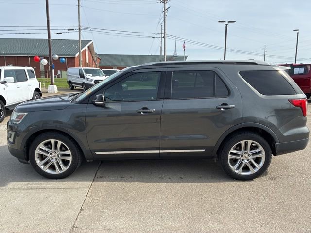 Used 2017 Ford Explorer XLT w/ Equipment Group 202A image 4