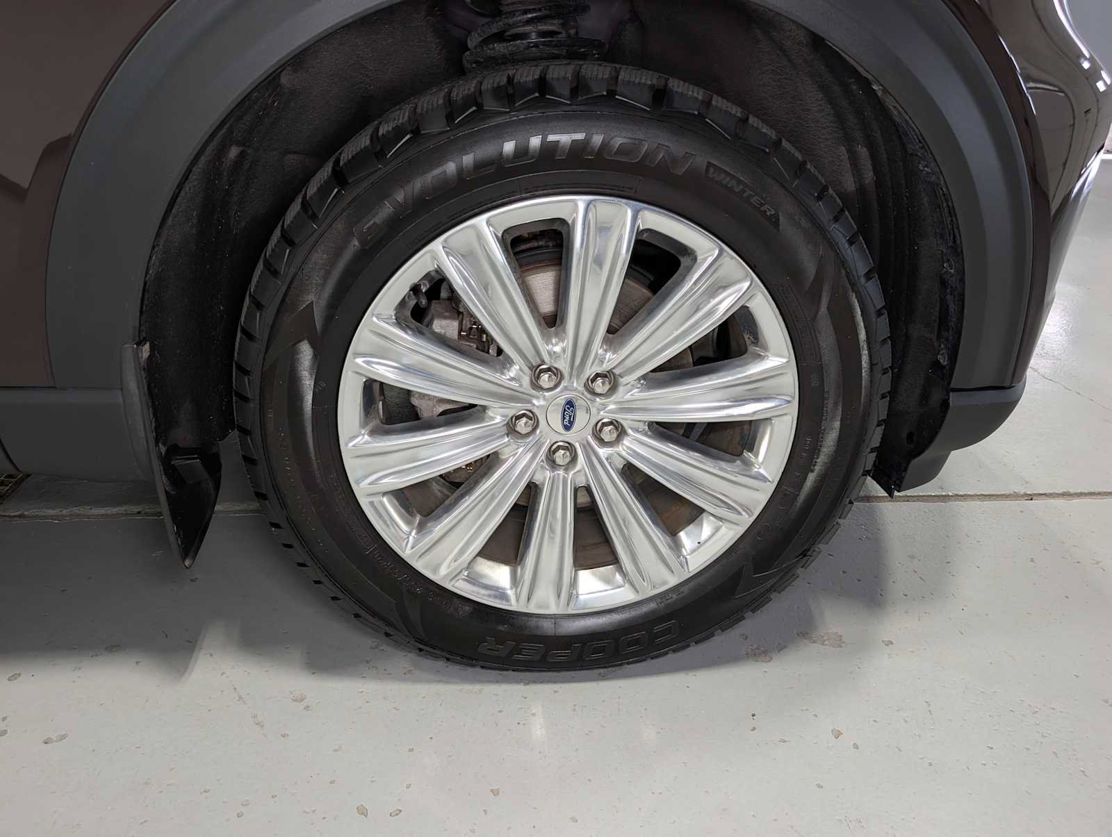 Used 2022 Ford Explorer Limited w/ Equipment Group 301A AWD/4WD image 3