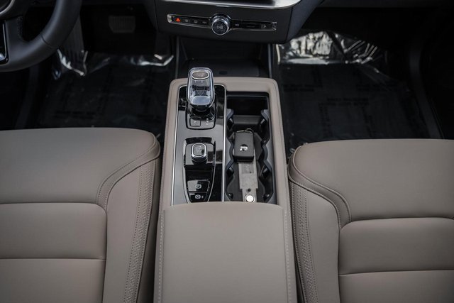 New 2026 Volvo XC90 B6 Plus w/ Protection Package Premier image 26