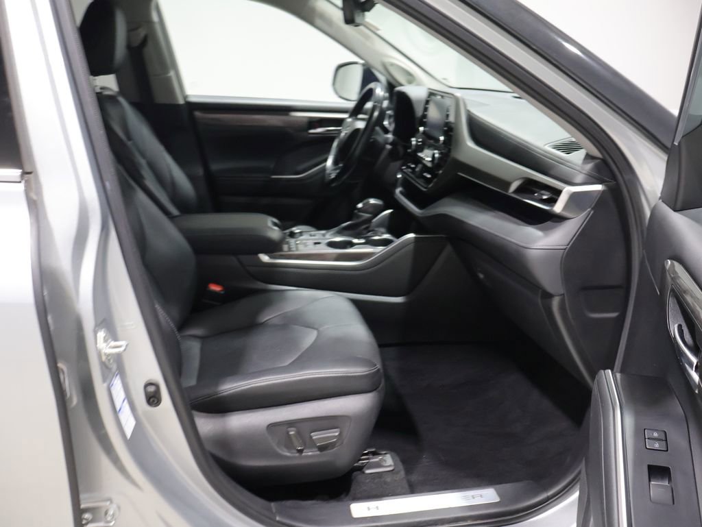 Used 2021 Toyota Highlander Limited AWD/4WD image 22