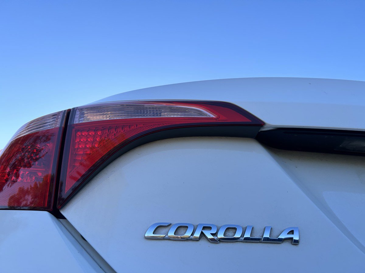 Used 2017 Toyota Corolla L w/ Carpet Mat Package (TMS) FWD image 10