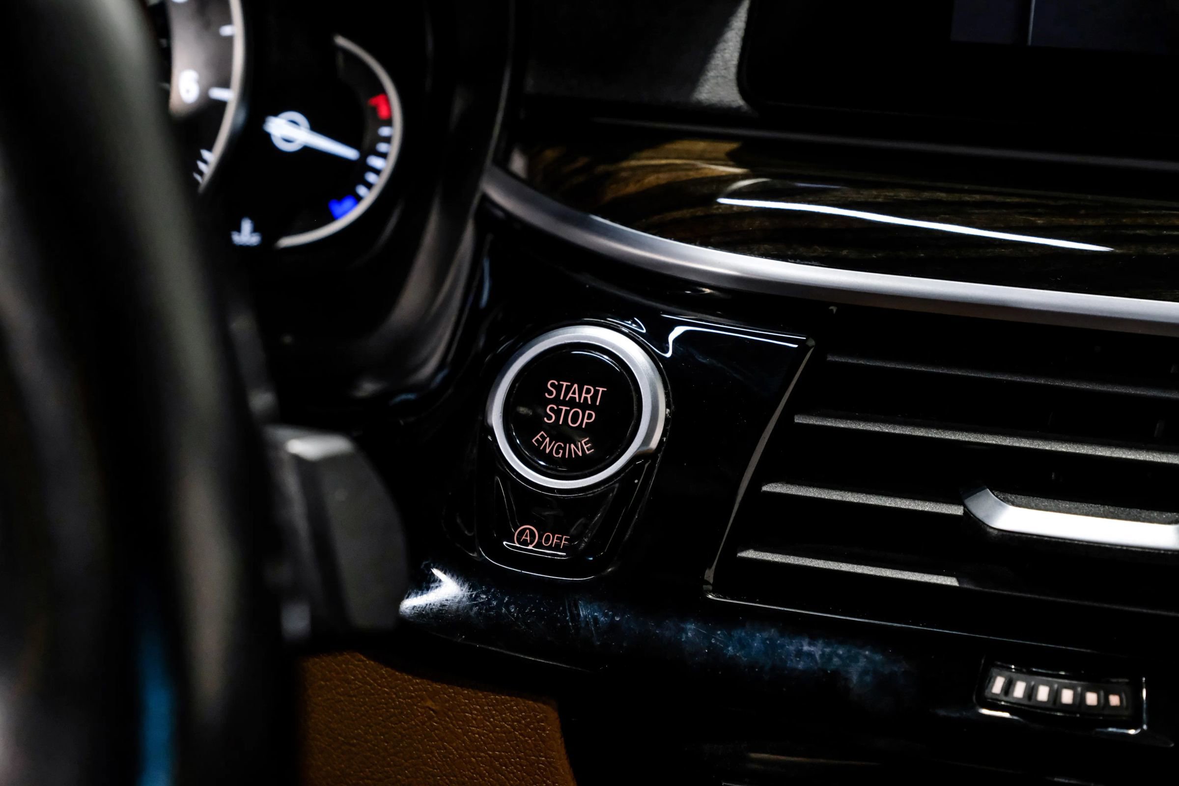 Used 2019 BMW 540i w/ M Sport Package RWD image 32