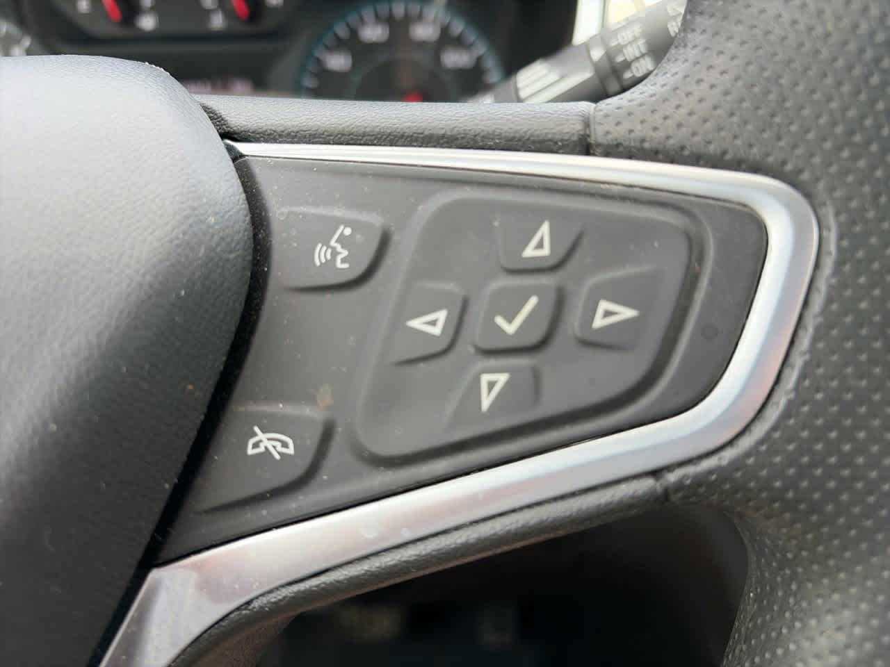 Used 2022 Chevrolet Equinox LS w/ LPO, Floor Liner Package FWD image 22