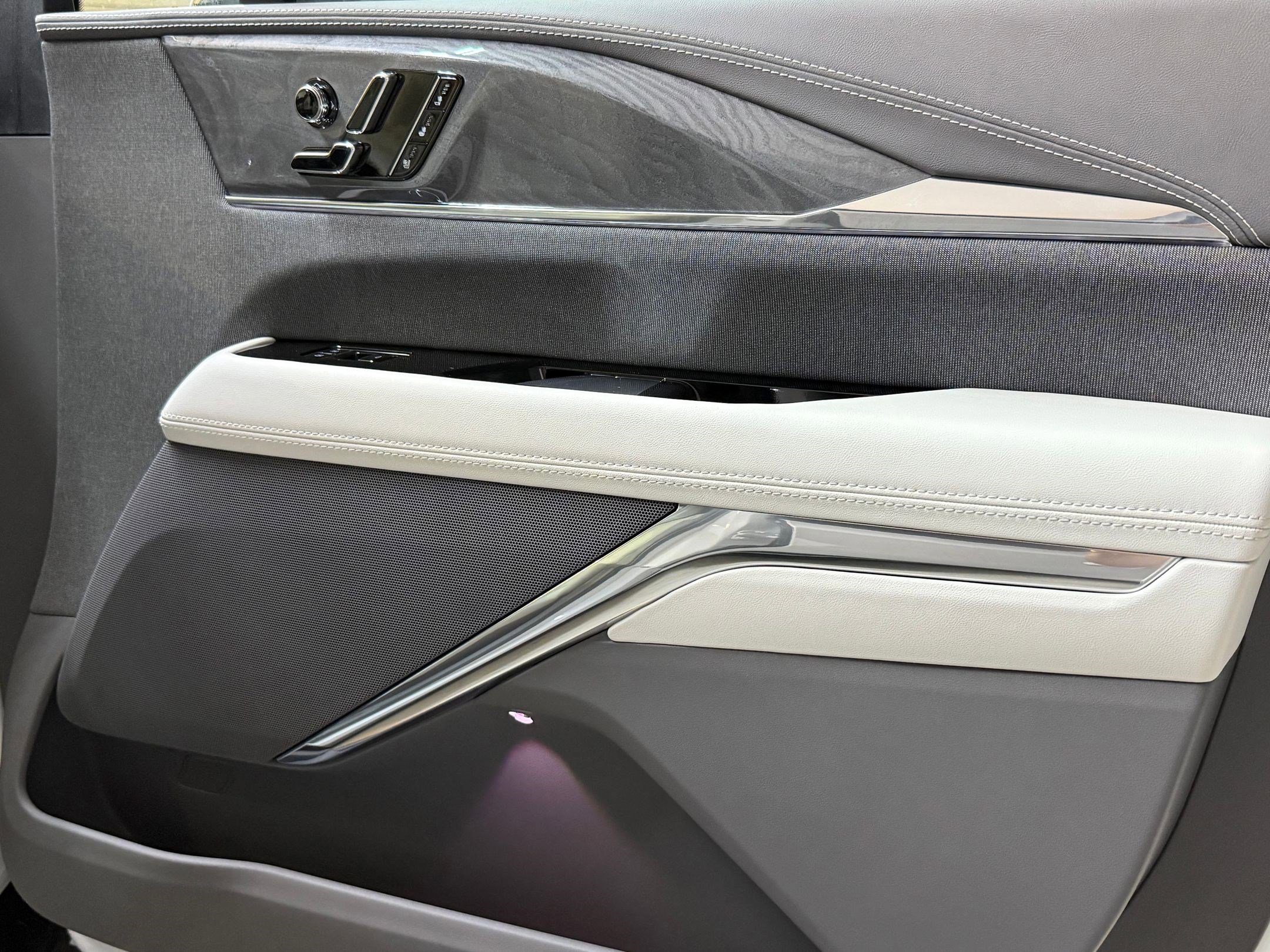 New 2025 Cadillac Escalade IQ Luxury 1 w/ Smart Trailering package image 54