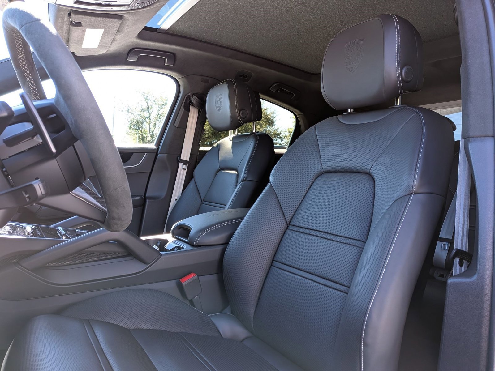 Certified 2025 Porsche Cayenne GTS image 5