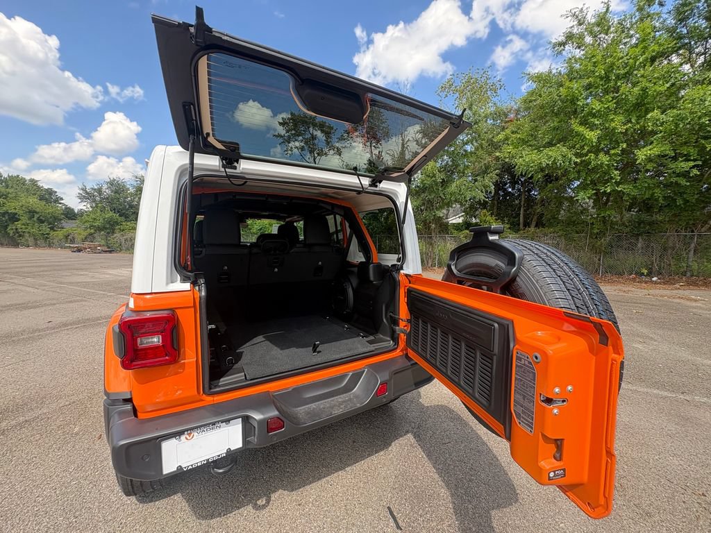 New 2026 Jeep Wrangler Unlimited Sahara w/ Whitecap Package AWD/4WD image 20