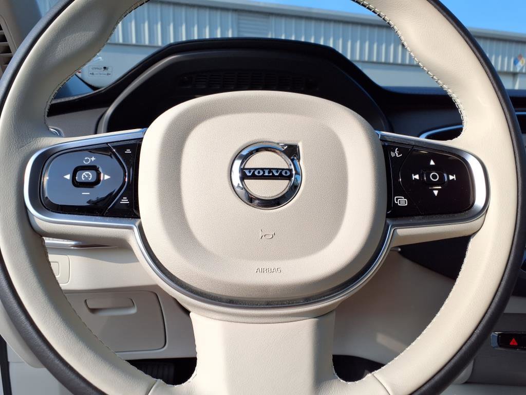 Used 2025 Volvo XC90 T8 Ultra w/ Protection Package Premier image 28