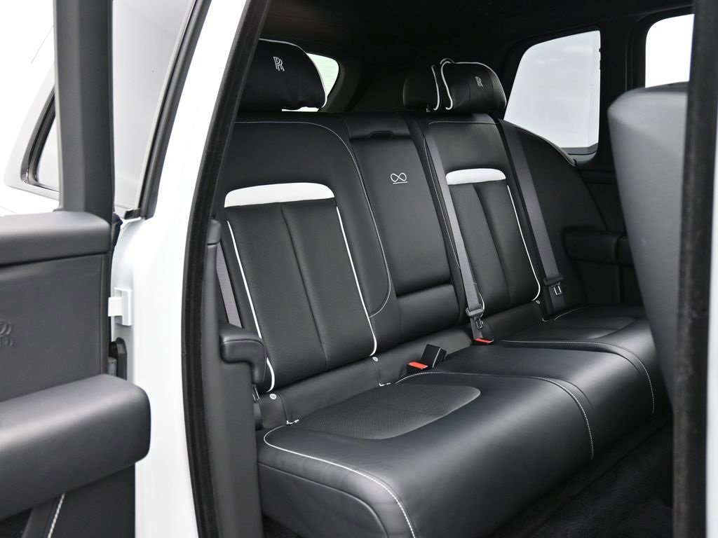 Certified 2021 Rolls-Royce Cullinan Black Badge image 30