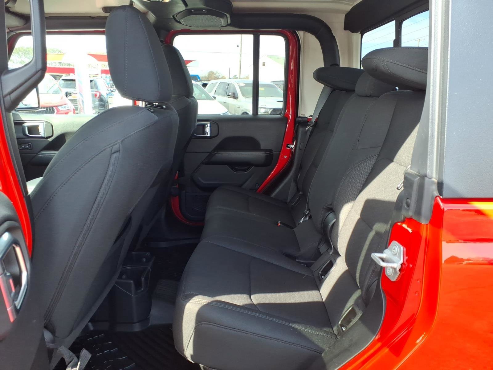 Used 2023 Jeep Gladiator Overland image 11