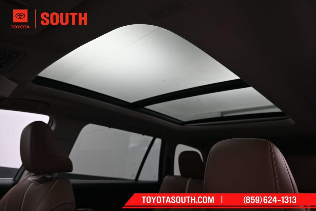 Certified 2025 Toyota Grand Highlander AWD image 22