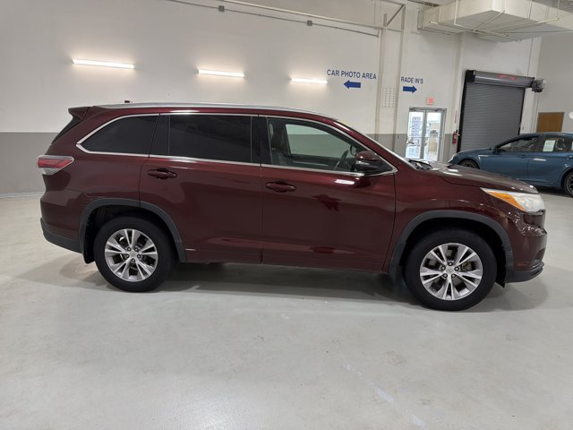 Used 2014 Toyota Highlander XLE AWD/4WD image 9