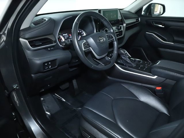 Used 2023 Toyota Highlander Limited image 30