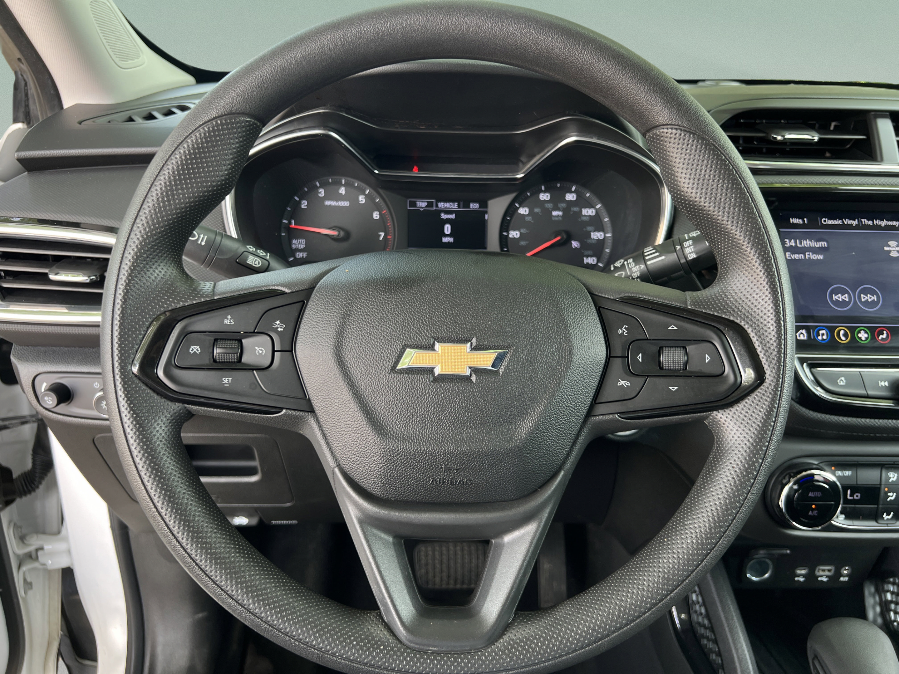 Used 2021 Chevrolet TrailBlazer LT w/ Convenience Package FWD image 10
