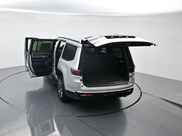 Used 2024 Jeep Wagoneer Series II w/ Flexible Seating Group image 39
