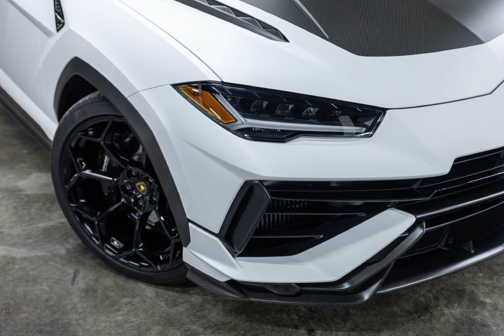 Used 2023 Lamborghini Urus Performante AWD/4WD image 2