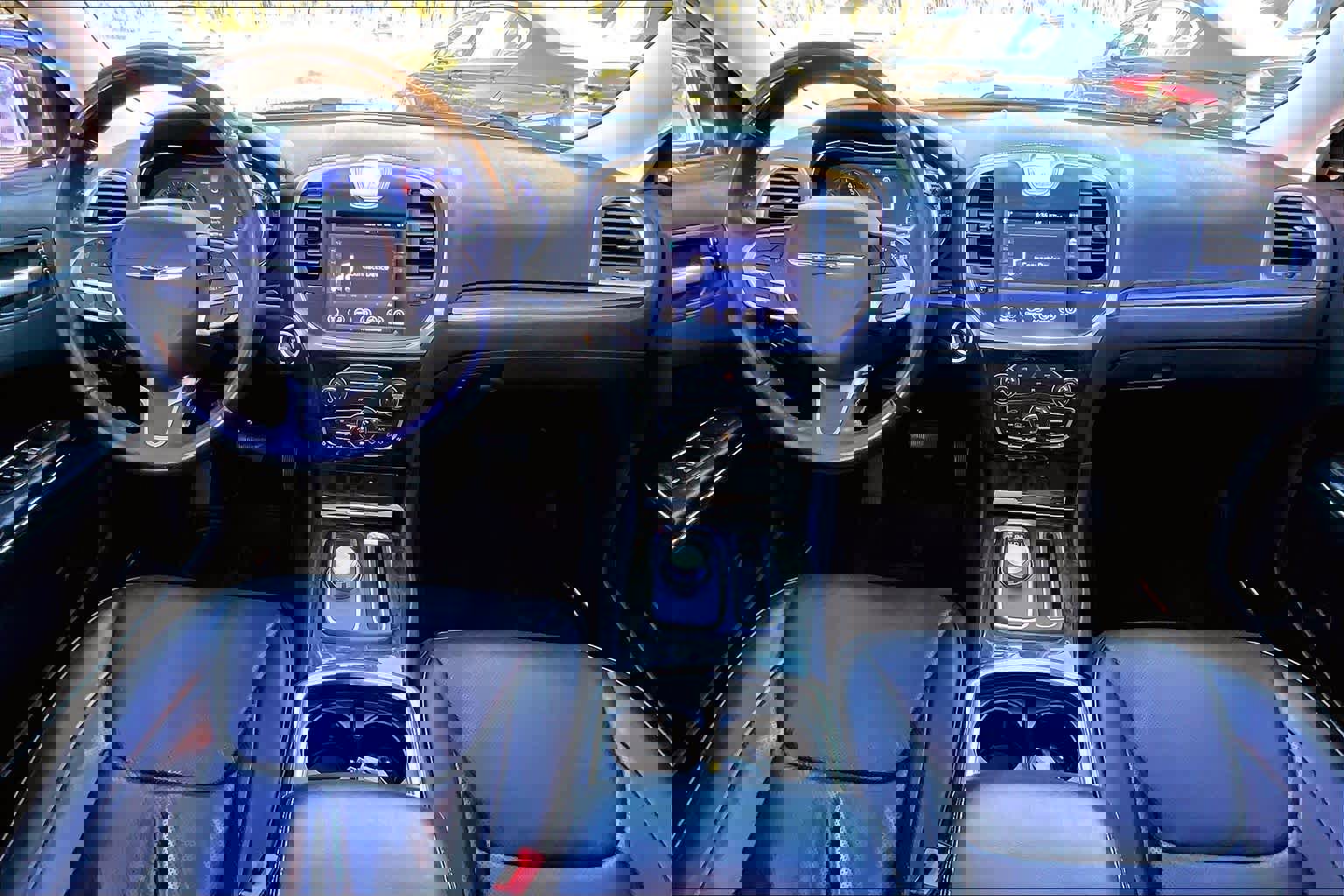 Used 2017 Chrysler 300 C image 15