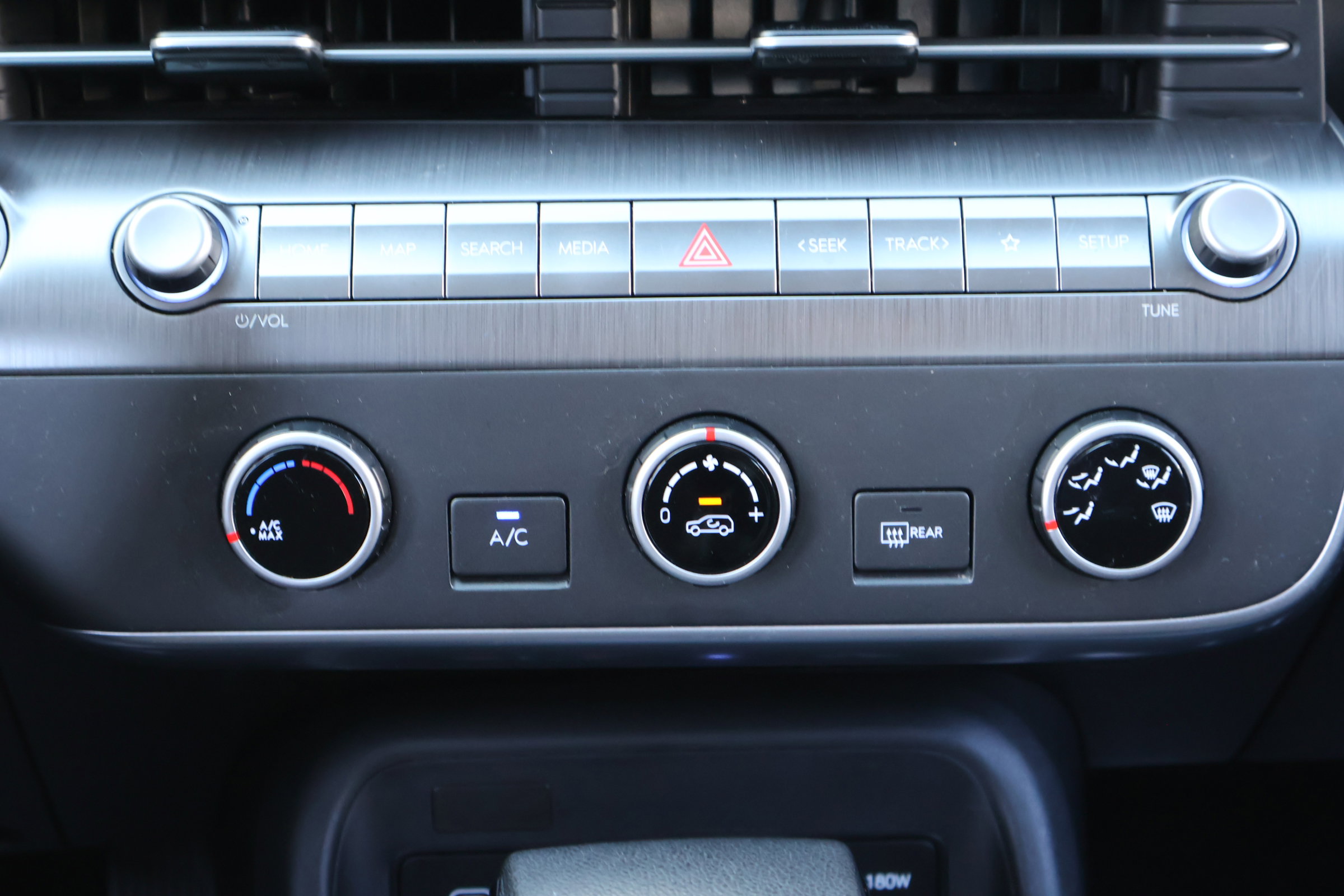 Used 2024 Hyundai Kona SE image 18