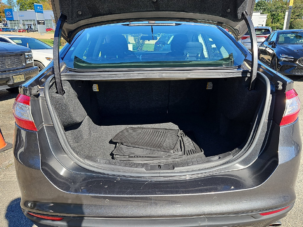 Used 2015 Ford Fusion SE FWD image 30