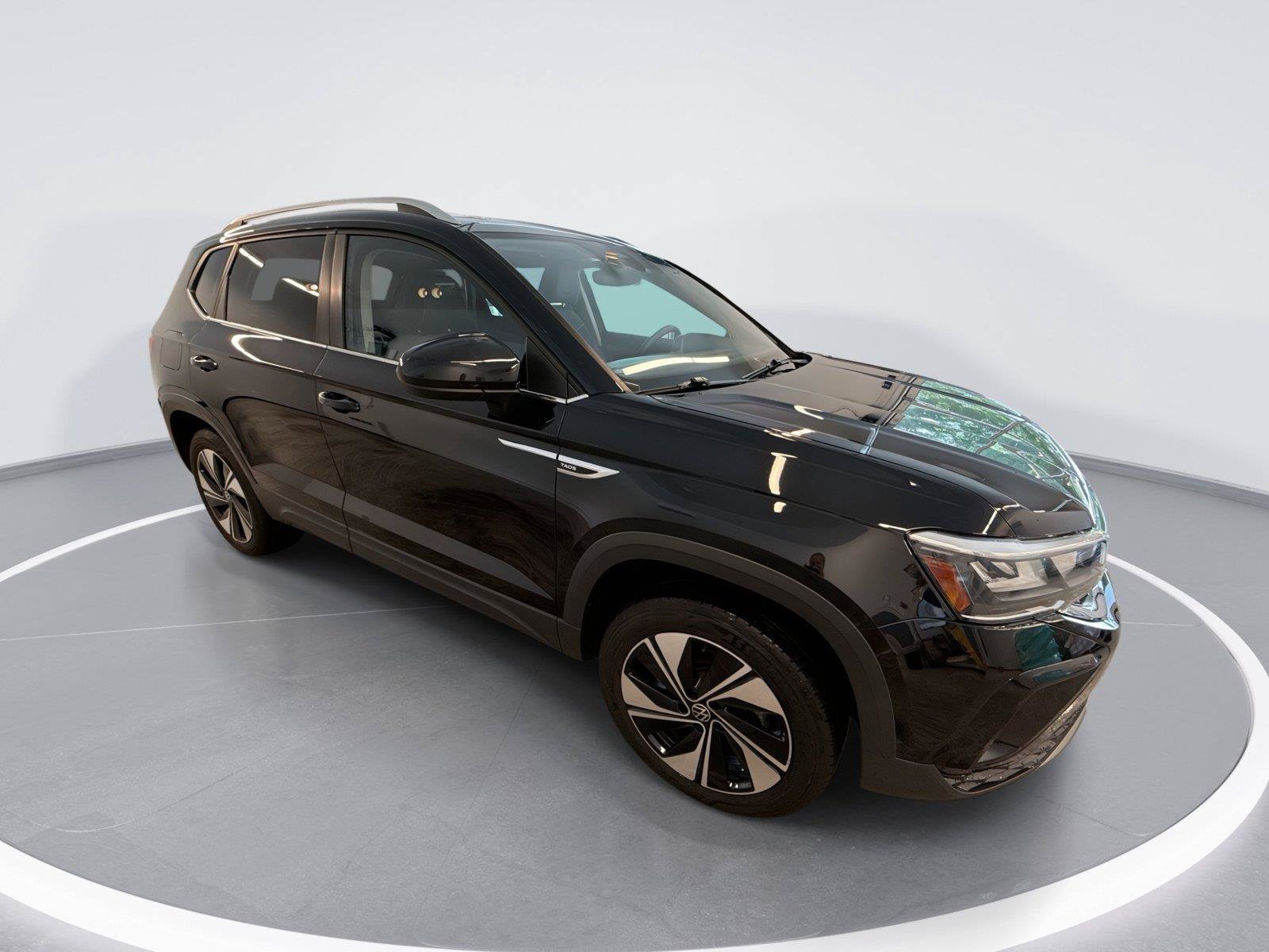 Used 2024 Volkswagen Taos SE w/ Panoramic Sunroof Package AWD/4WD image 1