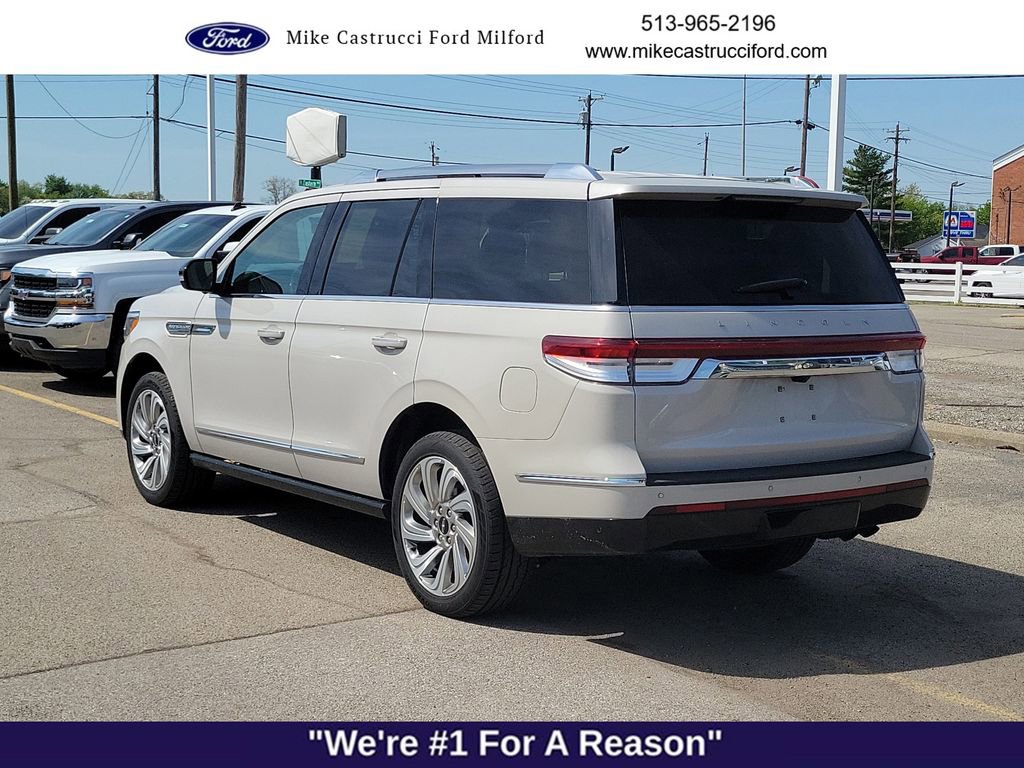 Used 2024 Lincoln Navigator Premiere AWD/4WD image 3