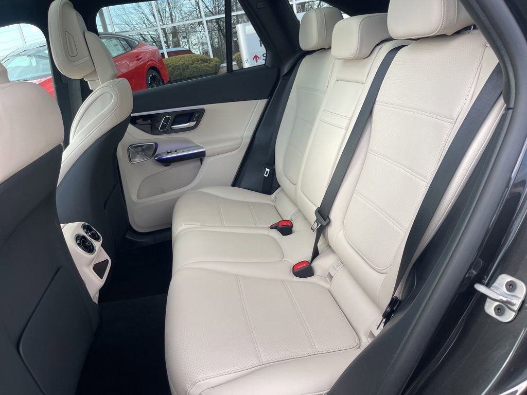 Used 2025 Mercedes-Benz GLC 350e 4MATIC image 21