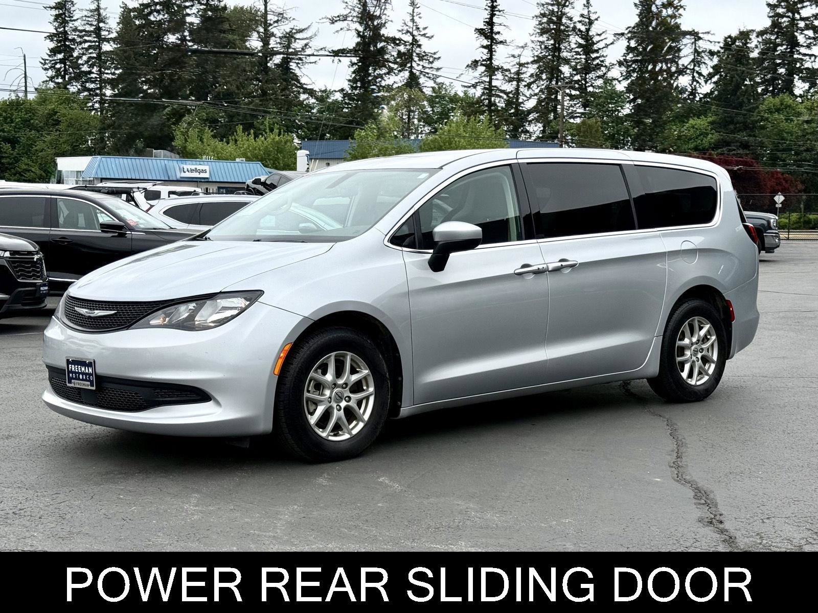 Used 2022 Chrysler Voyager LX FWD image 4
