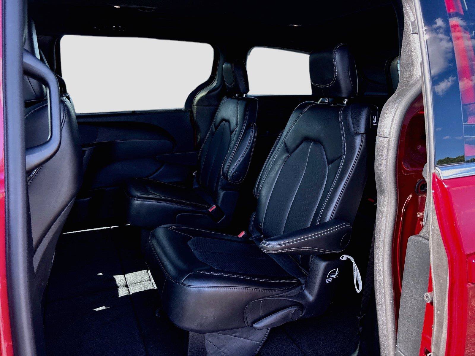 Used 2025 Chrysler Pacifica Select FWD image 22