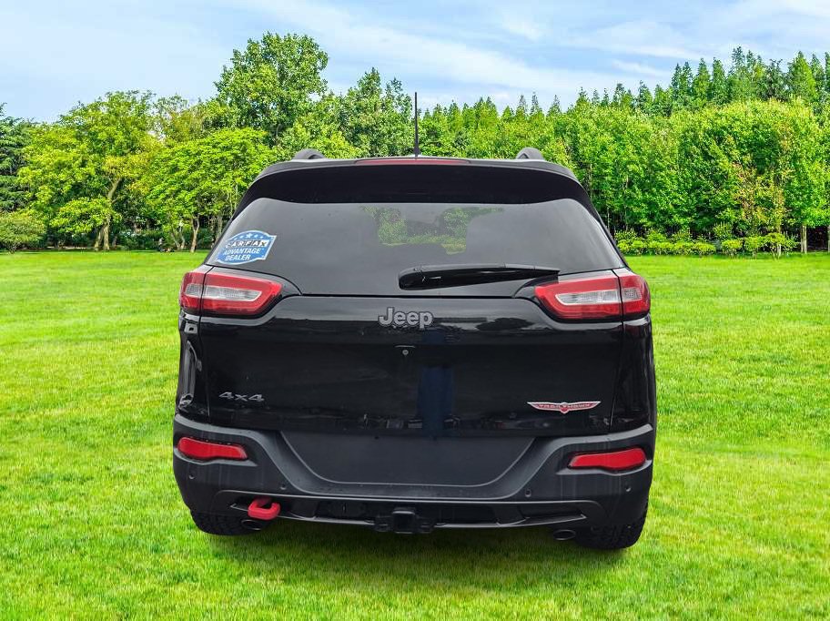 Used 2018 Jeep Cherokee Trailhawk AWD/4WD image 7