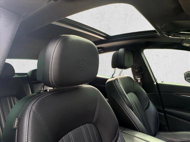 Used 2018 Maserati Levante GranLusso AWD/4WD image 21