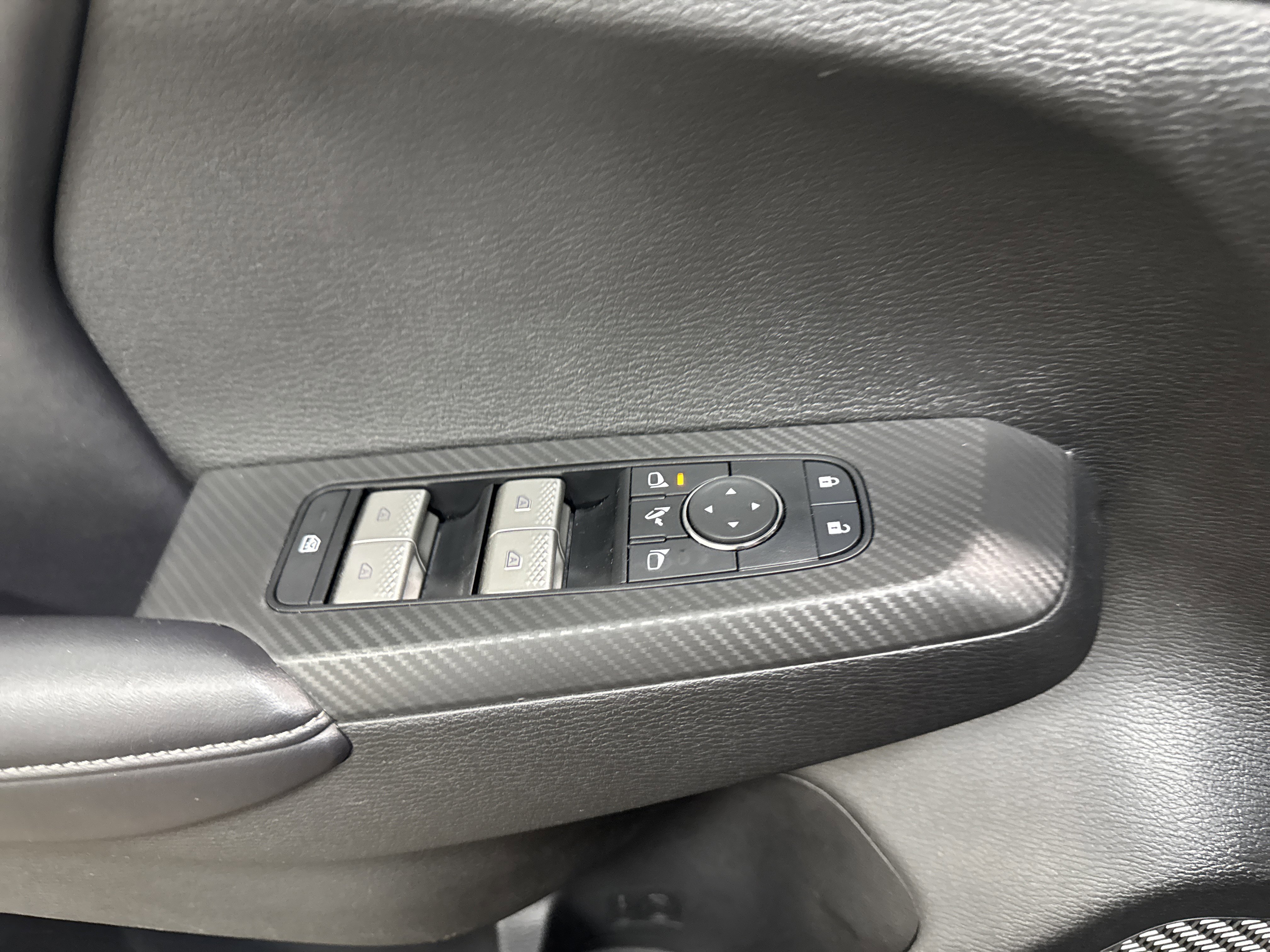 Used 2024 Mitsubishi Outlander SE image 27