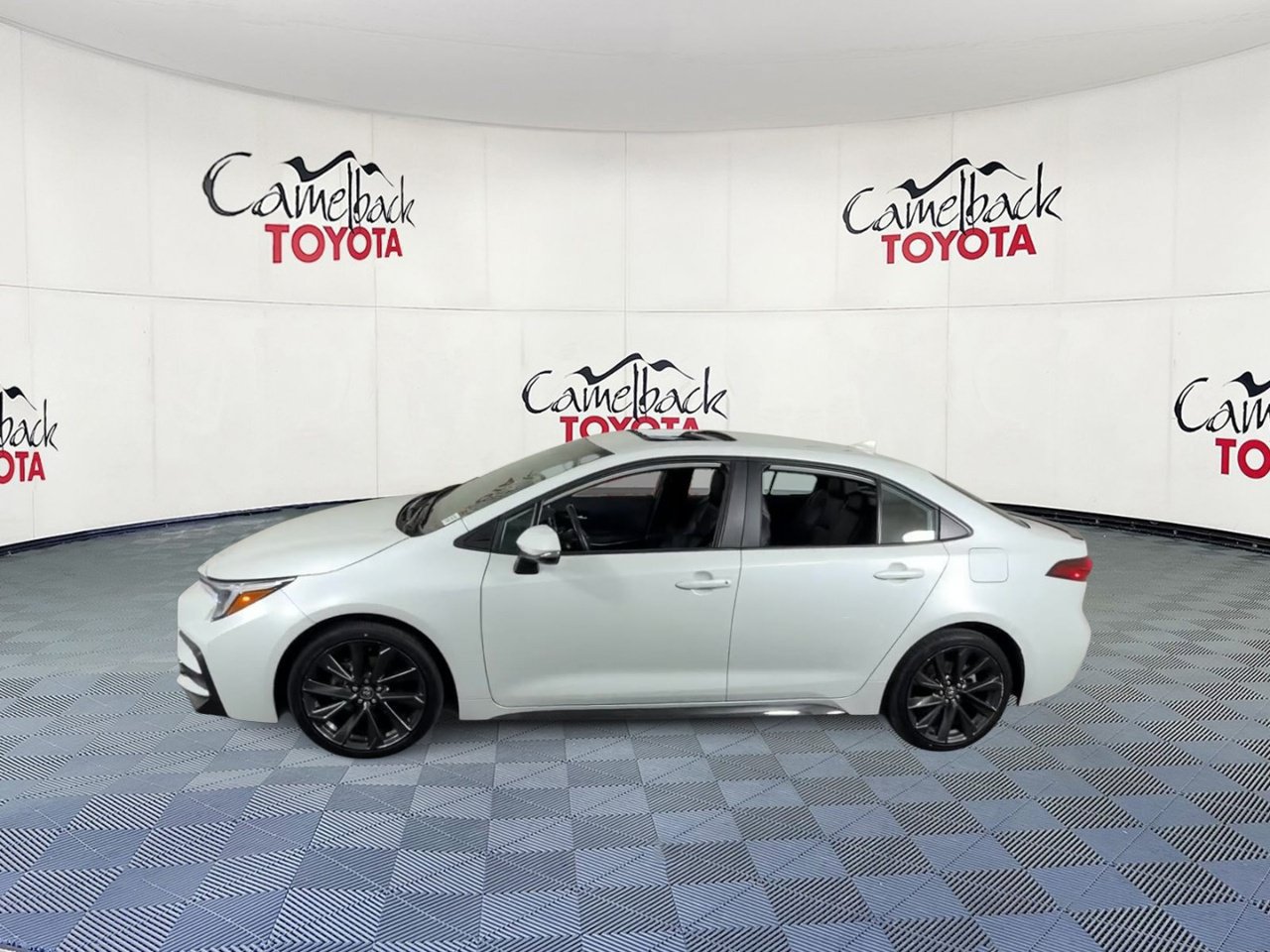Used 2024 Toyota Corolla XSE FWD image 8