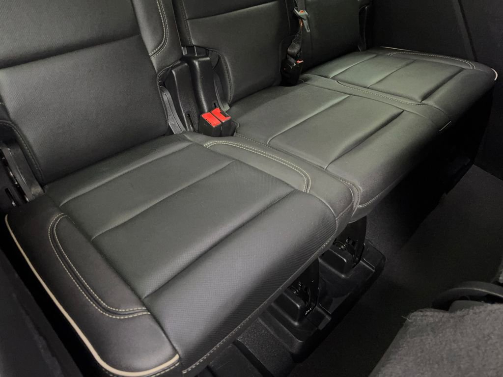 Used 2024 GMC Yukon SLT image 42