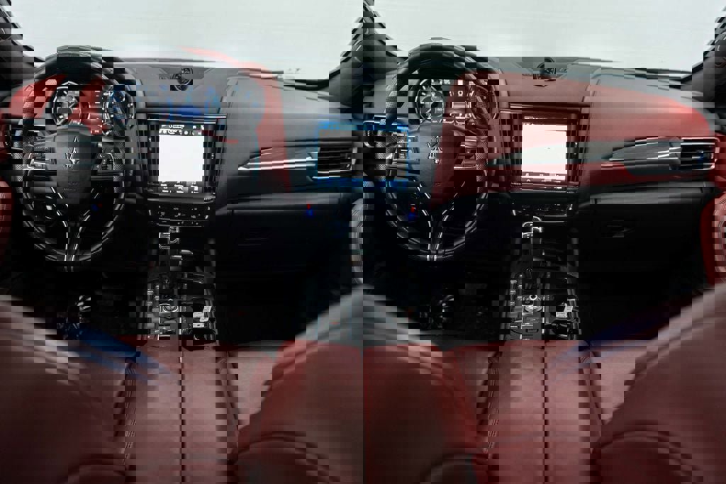 Used 2022 Maserati Levante GT image 9