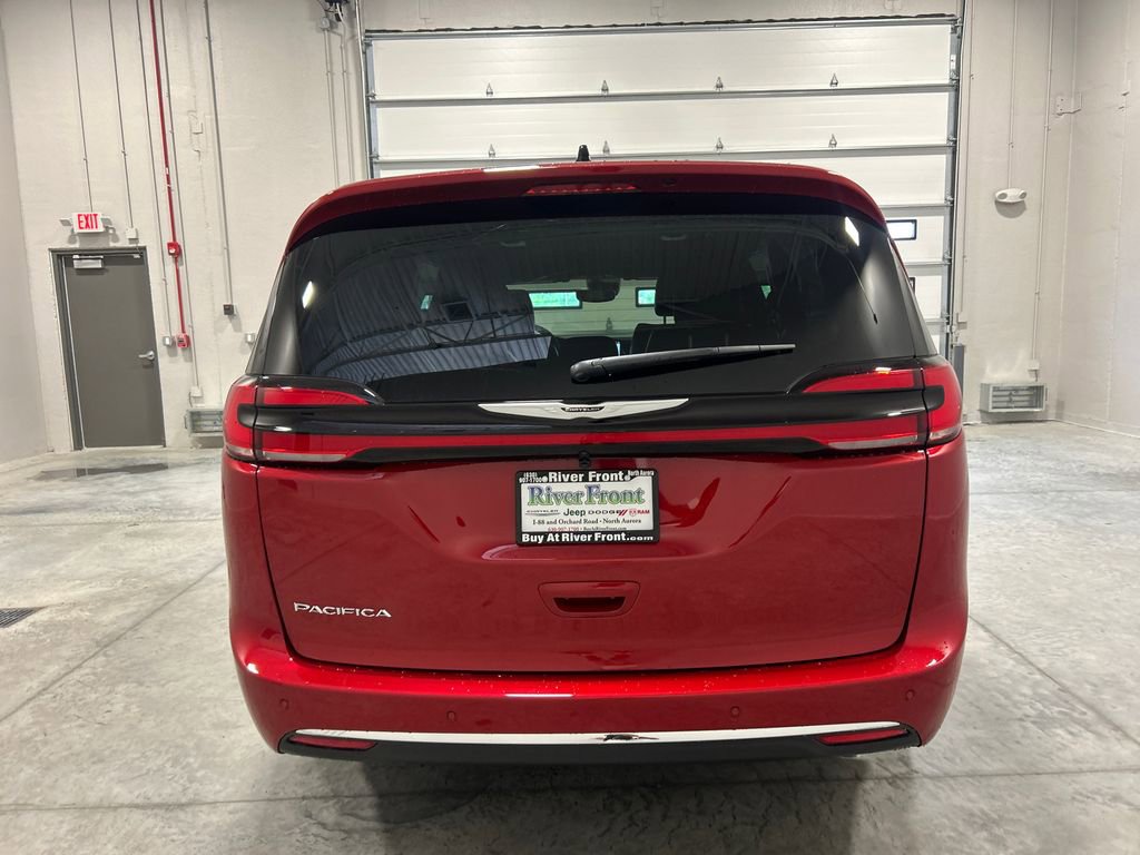New 2026 Chrysler Pacifica Select image 7