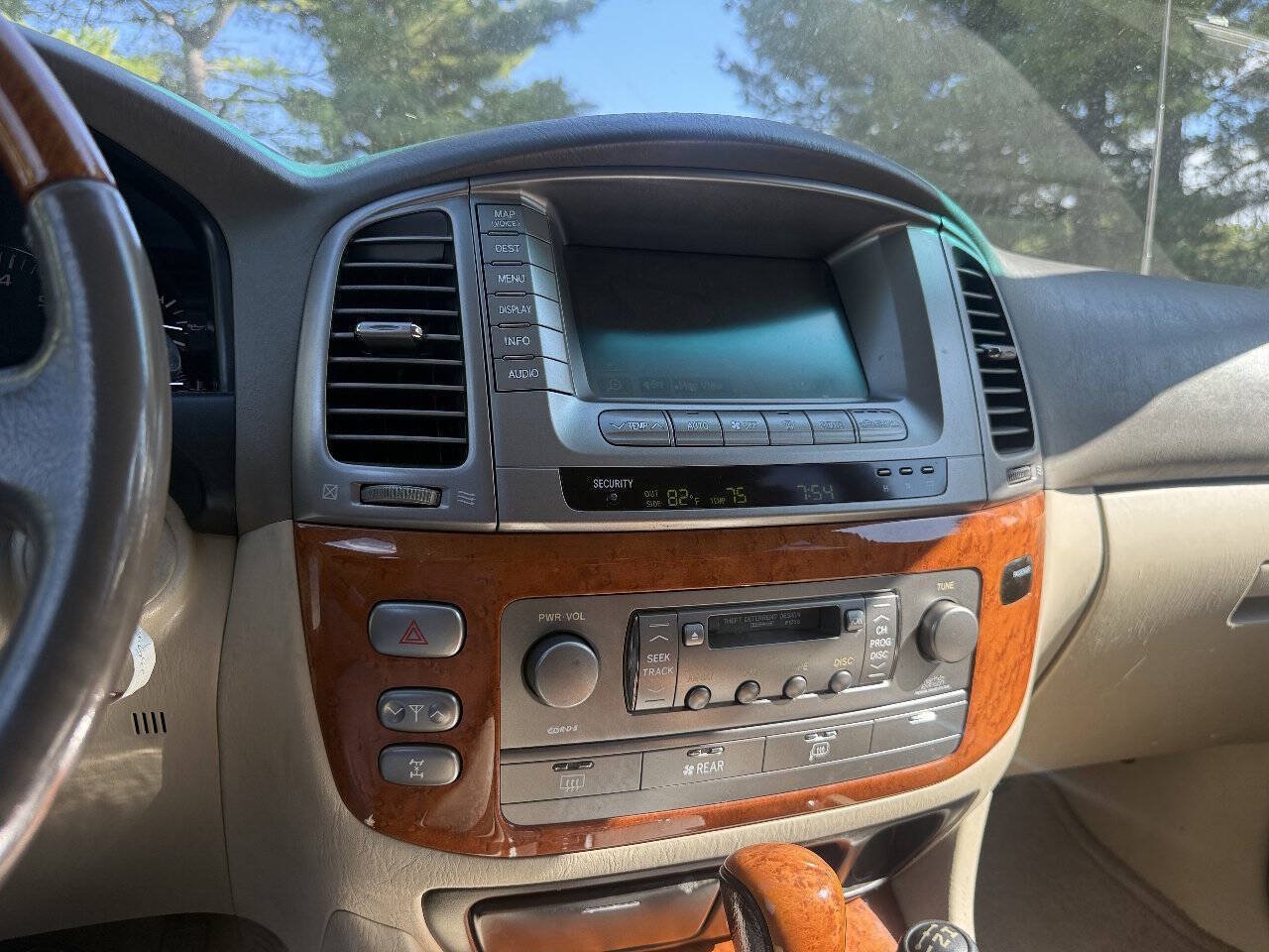 Used 2005 Lexus LX 470 4WD w/ Preferred Accessory Pkg image 26
