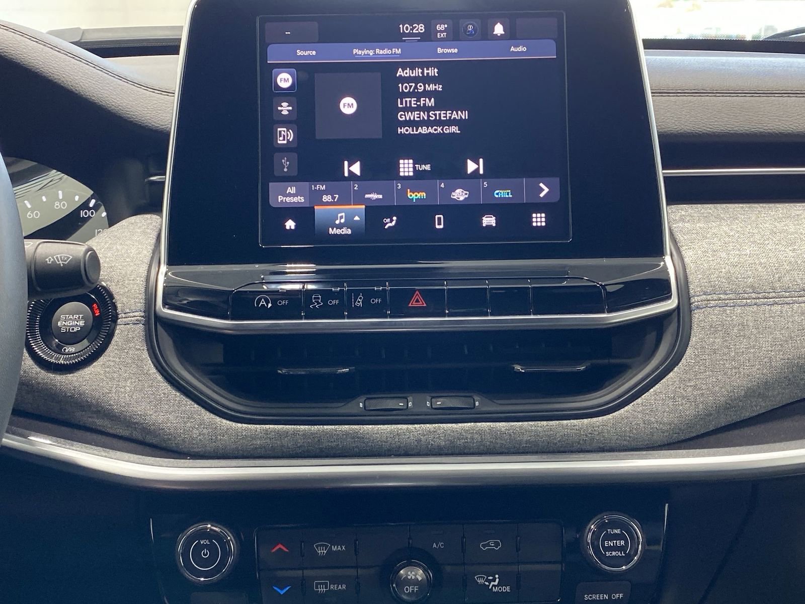 Used 2025 Jeep Compass Latitude image 16