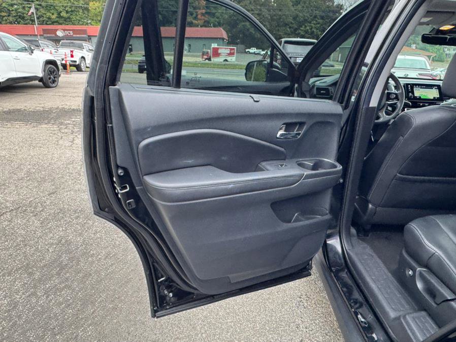 Used 2022 Honda Pilot Touring image 17