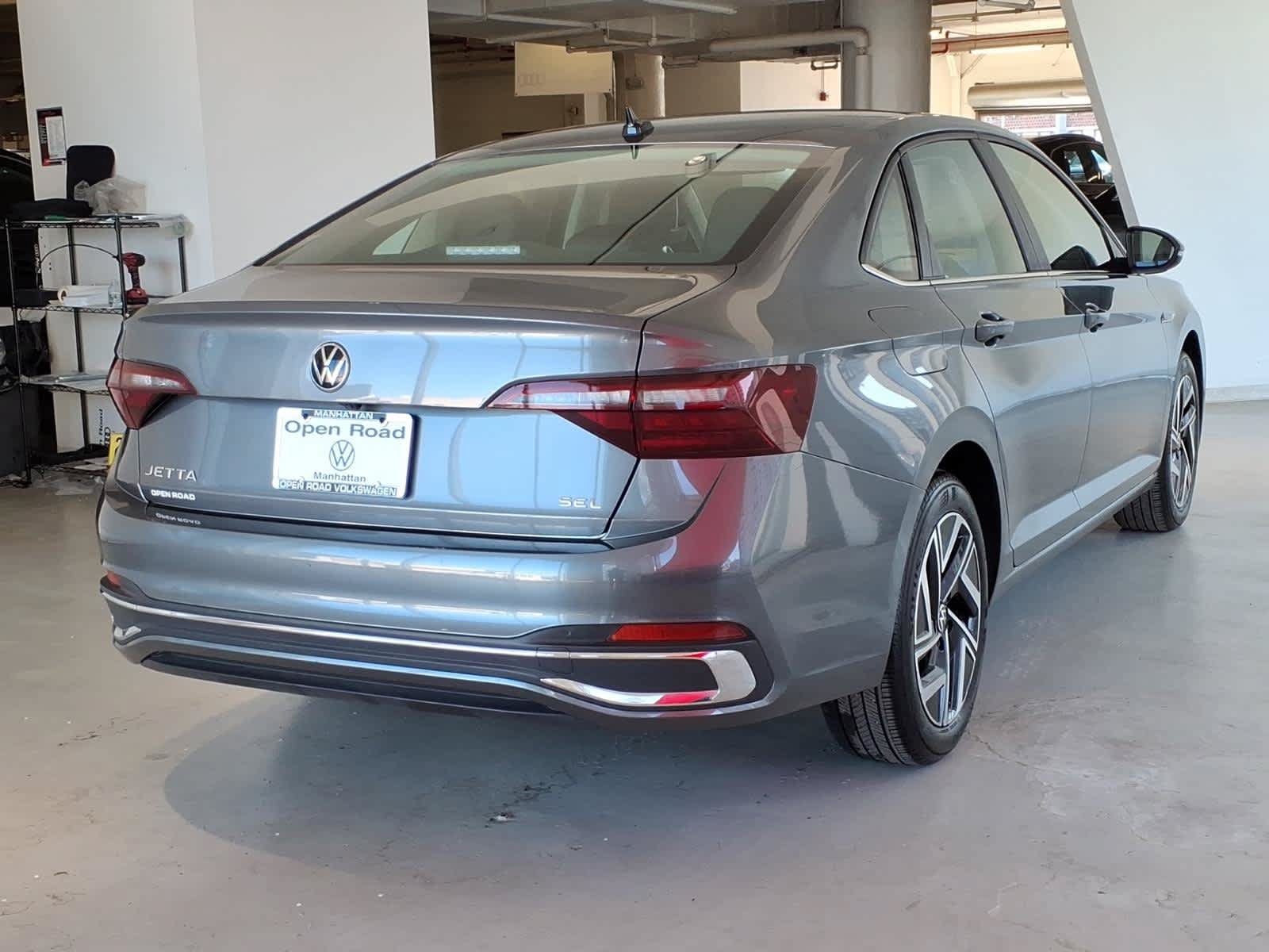 Used 2023 Volkswagen Jetta SEL FWD image 4
