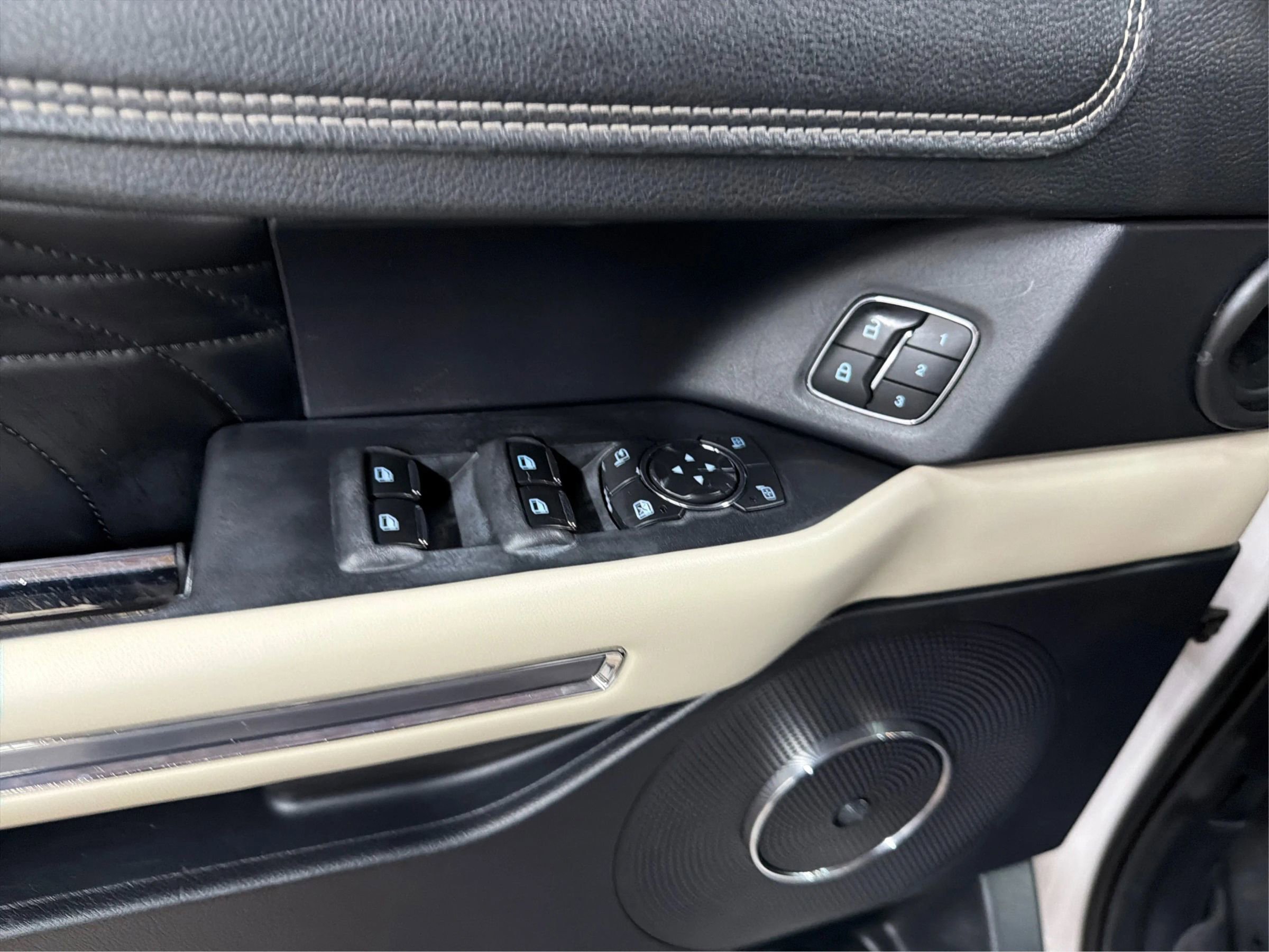Used 2019 Ford Expedition Max Platinum AWD/4WD image 18