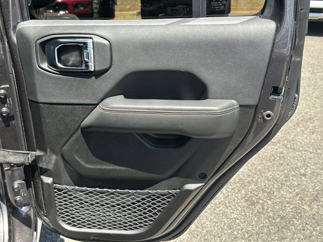 Used 2025 Jeep Wrangler Unlimited Sahara w/ Safety Group AWD/4WD image 21