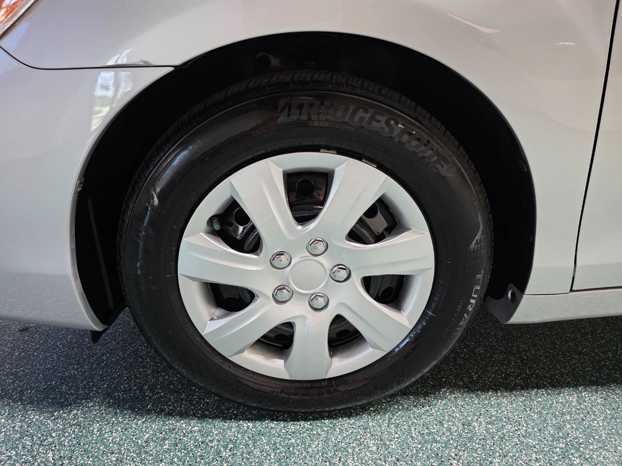 Used 2011 Toyota Camry LE FWD image 12