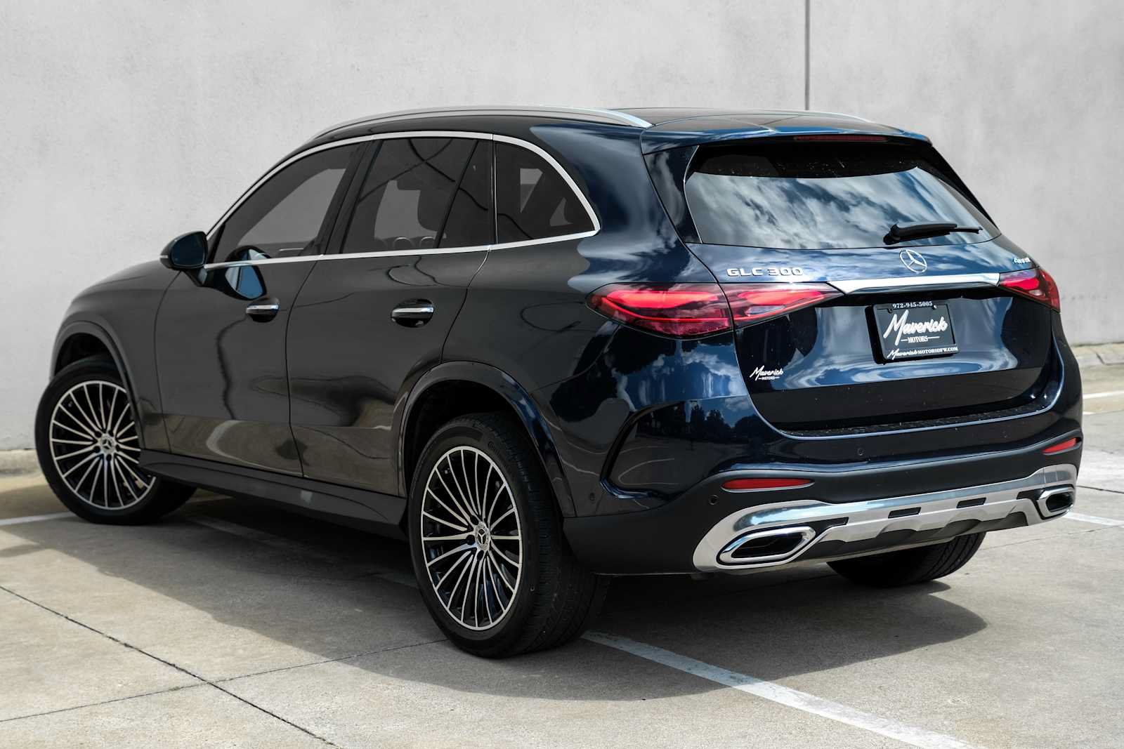 Used 2024 Mercedes-Benz GLC 300 4MATIC image 11