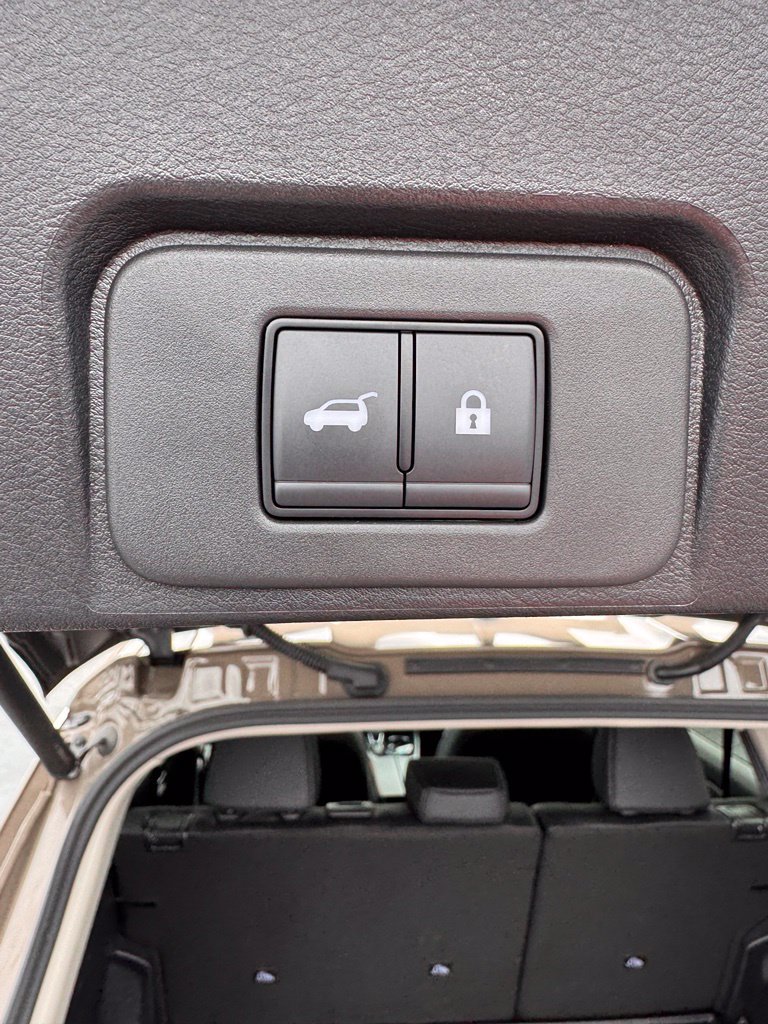 Used 2026 Nissan Rogue SV AWD/4WD image 16