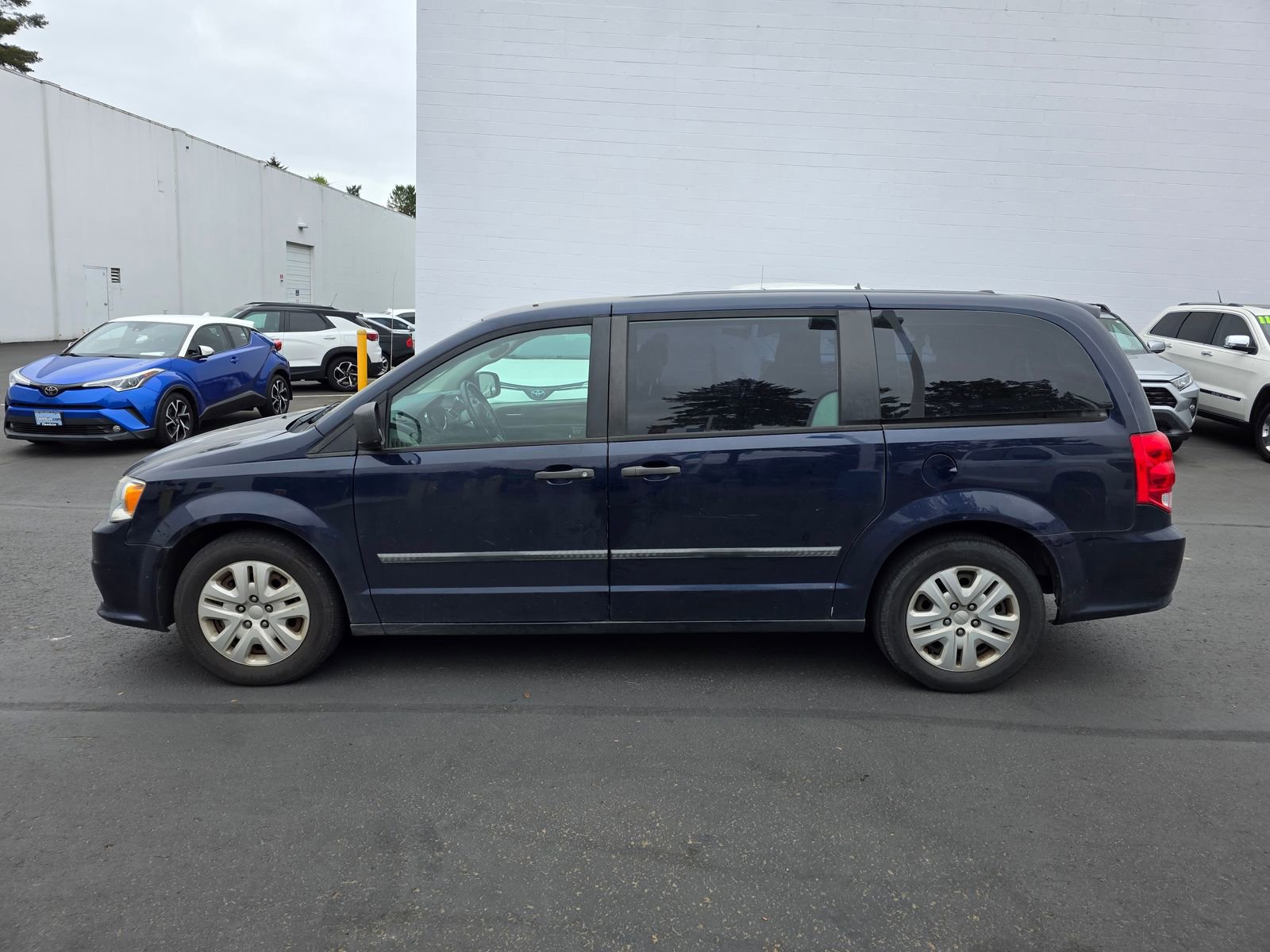 Used 2016 Dodge Grand Caravan American Value Package w/ UConnect Hands-Free Group FWD image 8