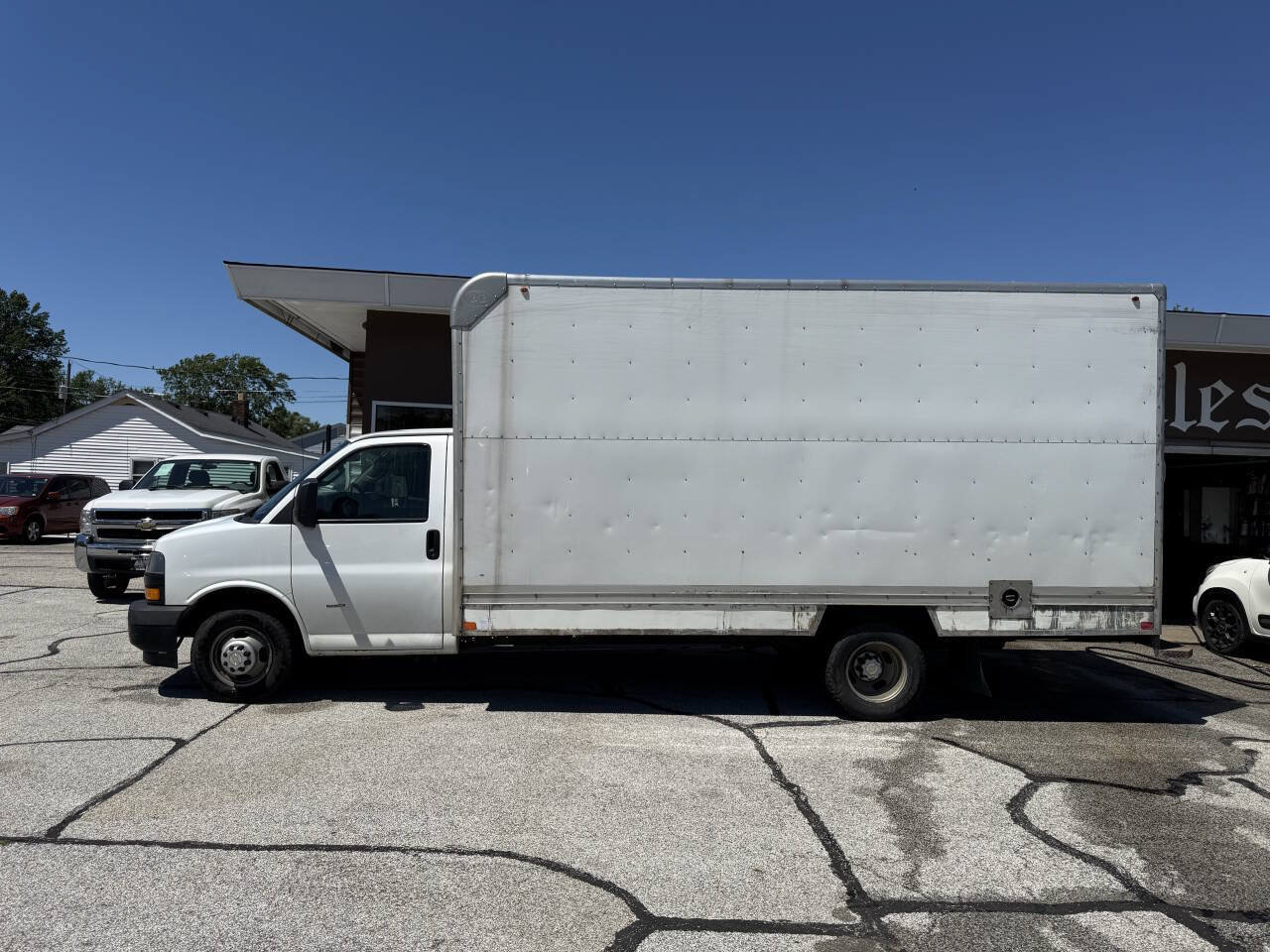 Used 2019 Chevrolet Express 3500 Extended w/ Driver Convenience Package RWD image 5