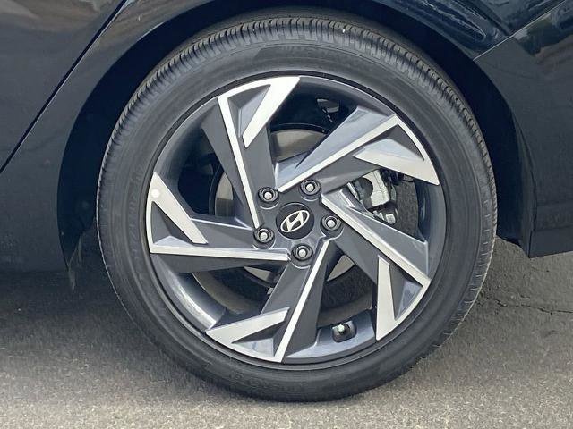 Used 2025 Hyundai Elantra Limited image 29