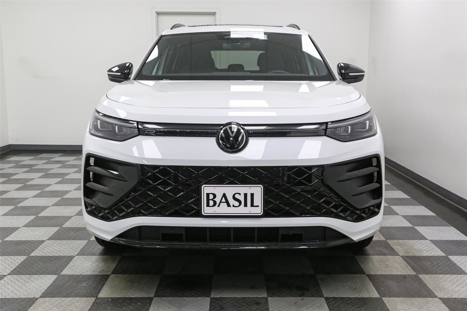 New 2026 Volkswagen Tiguan SE R-Line AWD/4WD image 3