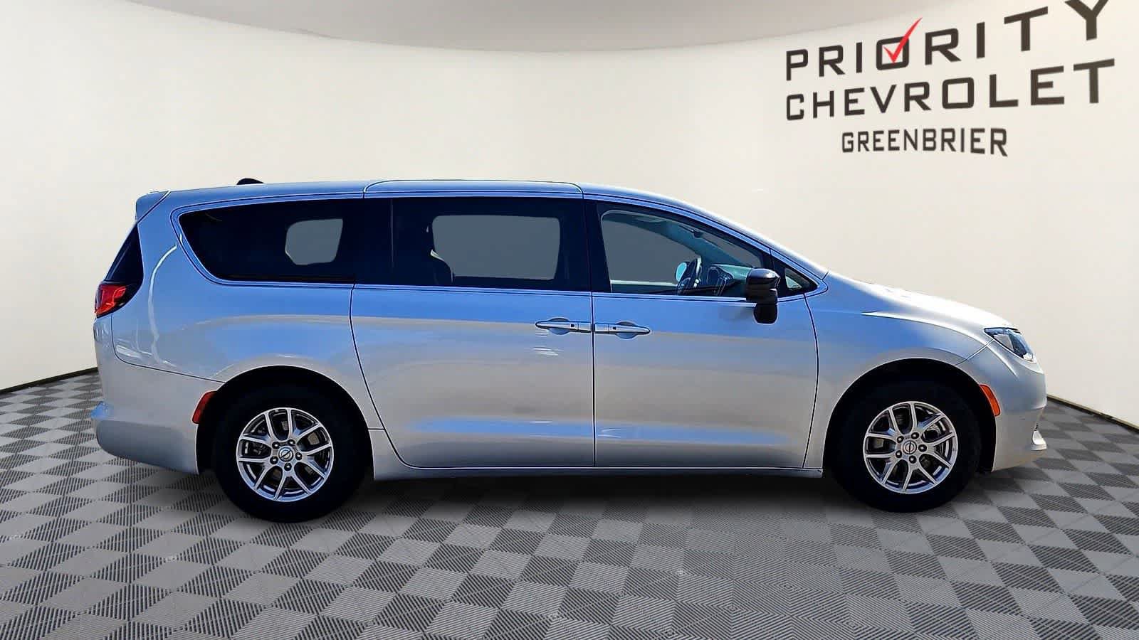 Used 2024 Chrysler Voyager LX FWD image 9